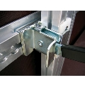 
SPANNHEBEL

System zur Ladungssicherung von Rollcontainern in Fahrzeugen. Die Systemschienen
(Bestell-Nr. 1120609003, 1120609004, 1120609005) ist zum Anschrauben und/oder Aufkleben
auf die Bordwand geeignet. Die Schiene integriert eine Systemfräsung